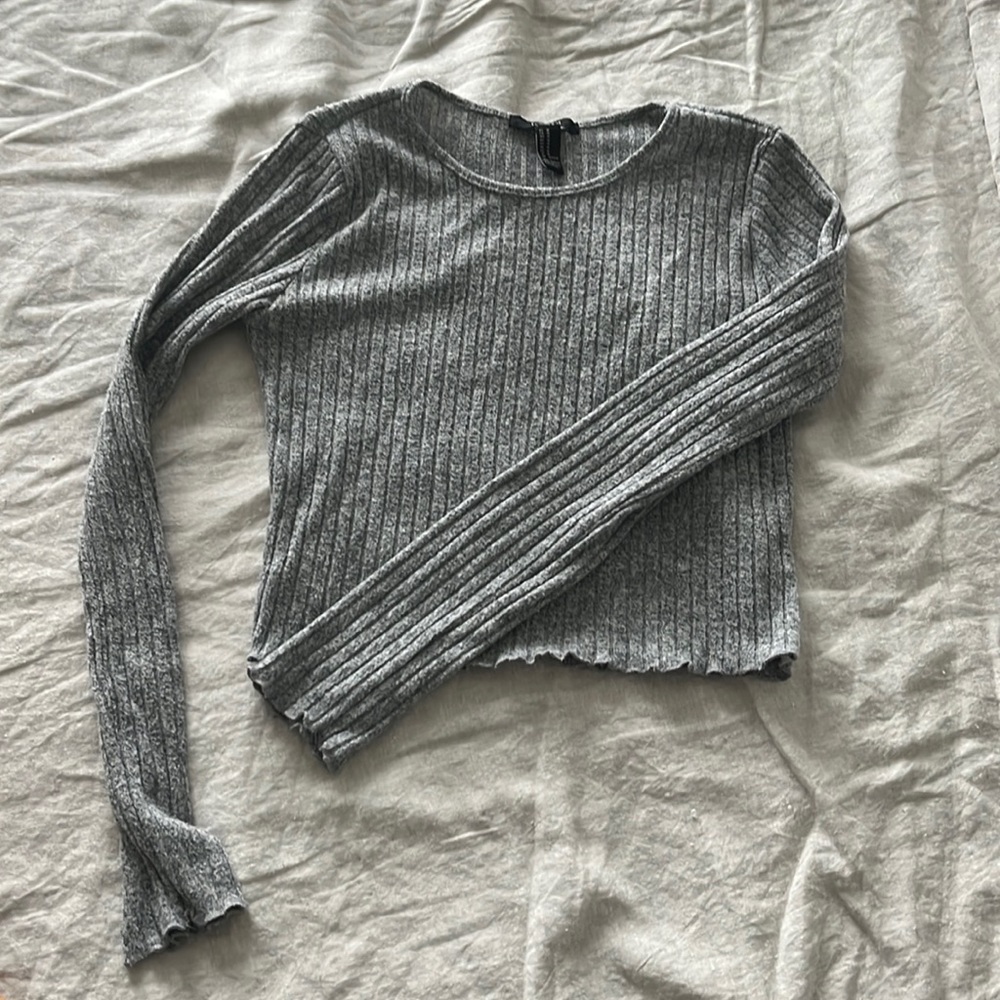 Gray long sleeved crop top
